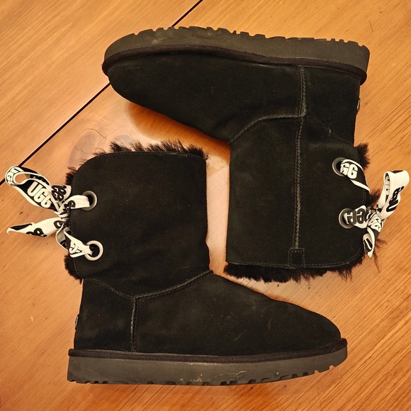 UGG Bailey Bow Black Suede Boot Shearling Lined Women's 8 Winter Casual Coquette